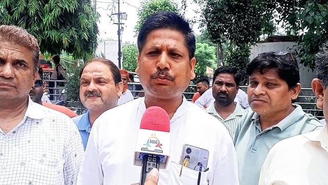 अखिल भारतीय उद्योग व्यापार मंडल के अध्यक्ष नरेंद्र शुक्ला