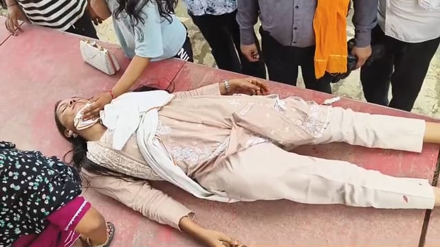 उत्तर प्रदेश परिवहन विभाग के अधिकारी की गाड़ी से जा टकराये ओवरस्पीड पल्सर सवार दोनों घायल 