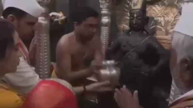 आज पंढरपूर मध्ये मुख्यमंत्री देवेंद्र फडणवीस यांनी सपत्नी निक विठ्ठल पूजा अर्चा हस्ते करण्यात आली.