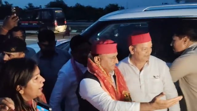 राष्ट्रीय अध्यक्ष अखिलेश यादव महिला जिला अध्यक्ष गुंजन सिंह ने समर्थकों के साथ किया स्वागत 