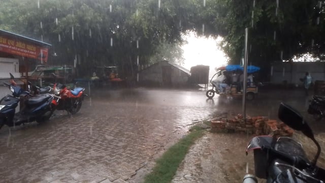 शाहजहांपुर के रोजा क्षेत्र में हुई तेज़ बारिश से आमजनमानस को मिली राहत। 
