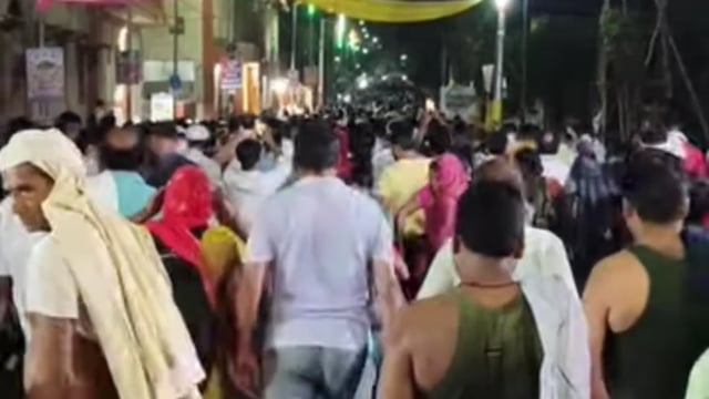 गोवर्धन मुड़िया पूर्णिमा मेला में उमड़ रहा आस्था और भक्ति का सैलाब, बनने लगी मानव श्रृंखला।