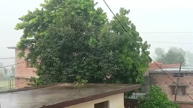 बांसडीह कस्बे सहित ग्रामीण क्षेत्रों में मौसम का बदला मिजाज,झमाझम बारिश से किसानों के मिली राहत