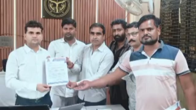 पिनाहट।स्टीमर संचालन को लेकर एसडीएम बाह को मानवाधिकार सहायता संघ जिला आगरा टीम ने सौंपा ज्ञापन