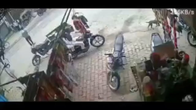 *अंबेहटा सहारनपुर बस स्टैंड पर दुकानदार से मारपीट की वीडियो वायरल