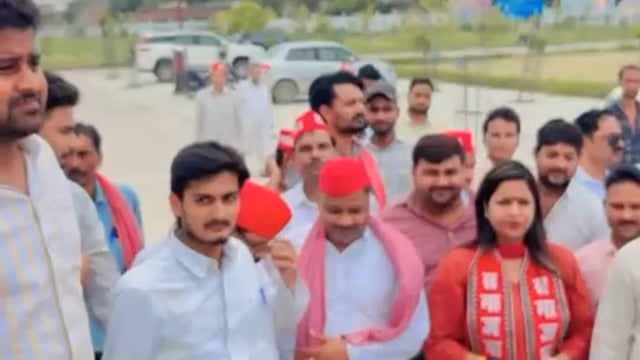 सपा महिला प्रकोष्ठ जिला अध्यक्ष गुंजन सिंह अल्पसंख्यक प्रकोष्ठ ने सौंपा ज्ञापन 