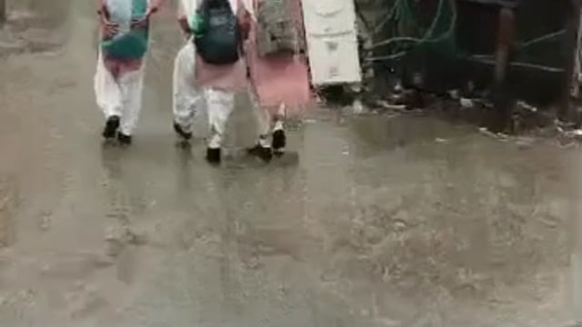 खुले में रखा विद्युत ट्रांसफॉर्मर लोगों के लिए बना खतरा, स्कूली बच्चों की सुरक्षा पर मंडराया संकट, नगरवासियों में रोष