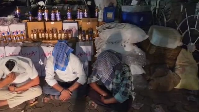 लातूरच्या राज्य उत्पादन शुल्क विभागाचे बनावट दारू निर्मिती करणाऱ्या कारखान्यावर छापे ३० लाखांचा मुद्देमाल जप्त