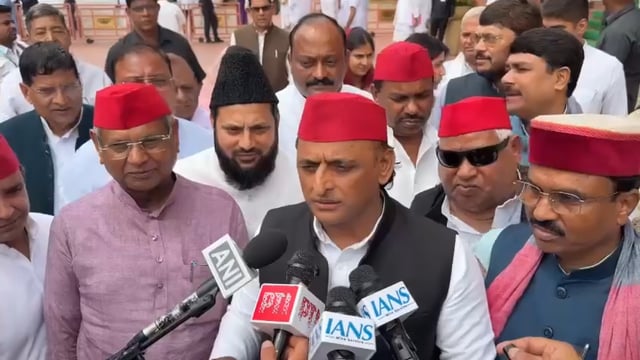 "नीट में बच्चों की जान चली गई, आपने आश्वासन दिया कि मुकदमे नहीं लगेंगे बच्चों पर लेकिन मुकदमे लग रहे हैं। जिन परिवारों के बच्चों की जान गई उनकी क्या मदद की सरकार ने अभी तक?"

- माननीय राष्ट्रीय अध्यक्ष श्री अखिलेश यादव जी