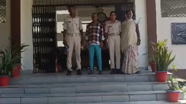 किशोर न्याय परिषद के दो वारंटी समेंत तीन अभियुक्त गिरफ्तार