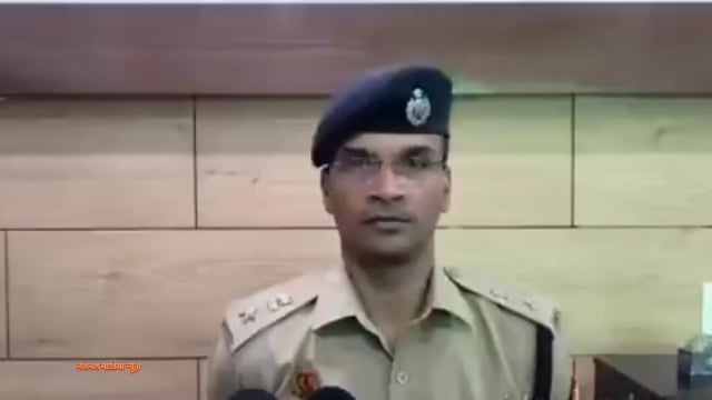 श्रावण शिवरात्रि एवं कांवड़ यात्रा 2026 को सुरक्षित, सुचारु और शांतिपूर्ण ढंग से संपन्न कराने के लिए मेरठ पुलिस पूरी तरह प्रतिबद्ध है। वरिष्ठ पुलिस अधीक्षक मेरठ ने सभी श्रद्धालुओं और नागरिकों से प्रशासन का सहयोग करने, यातायात नियमों का पालन करने तथा अफवाहों से बचने की अपील की है।