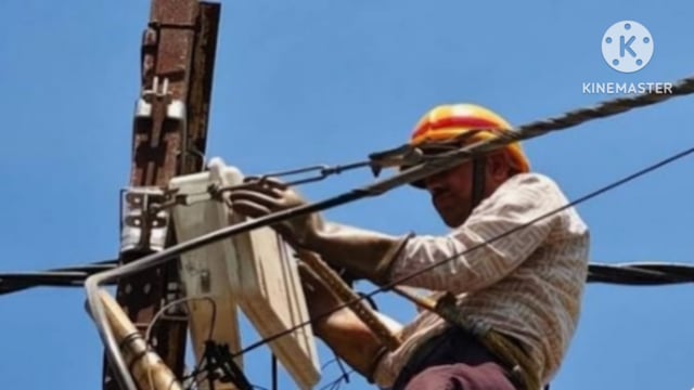 फील्ड कर्मचारी मानव बल के सदस्यों ने शिफ्ट में कार्य लेने को लेकर सहायक विद्युत अभियंता को दिया आवेदन