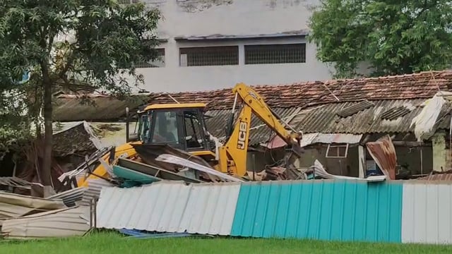 *रीवा-* कलेक्टर की भू माफिया पर बड़ी कार्यवाही,करीब 250 करोड़ की सरकारी भूमि को कराया गया मुक्त, धोबिया टंकी के पास अनाथालय की जमीन पर था कब्जा, संचालित थे दो मैरिज गार्डन, उत्सव और विंध्य मैरिज गार्डन पर चल गया बुलडोजर ।