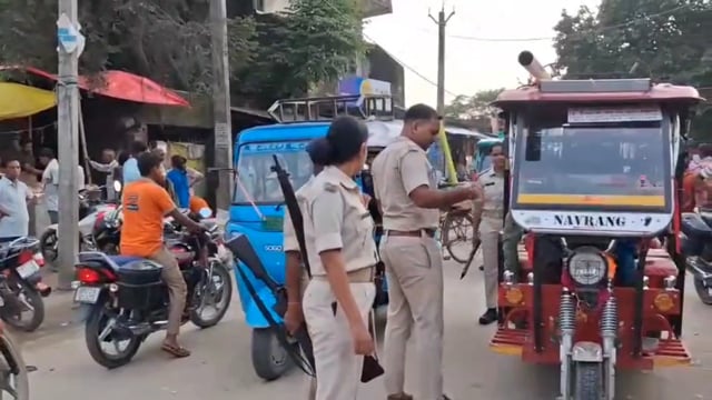 भैरोगंज बाजार में ट्रैफिक व्यवस्था सख्त, एएसआई जयप्रकाश कुमार ने चेताया—सड़क पर बाइक खड़ी की तो कटेगा चालान