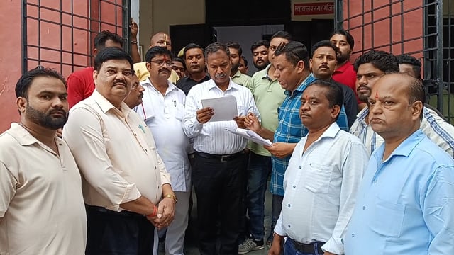 उद्योग व्यापार मंडल के अध्यक्ष ने सलाउद्दीन कलेक्टर राष्ट्रपति के लिए दिया ज्ञापन शाहजहांपुर