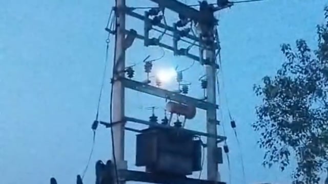 स्पेयर पार्ट के अभाव में छह दिनों तक बिजली संकट, ट्रांसफार्मर की मरम्मत लटकी।