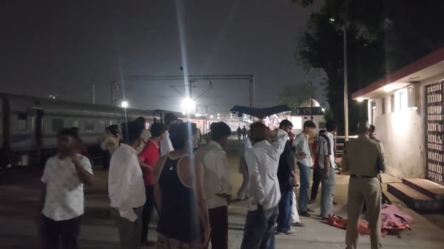 रेलवे स्टेशन पर ट्रेन की चपेट में आने से बुर्जुग की मौत,जीआरपी ने परिजनों को दी सूचना