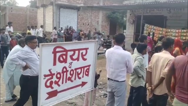 नवदिया महिलाओं से संवाद के बाद थमा शराब दुकान विवाद, भीड़ रोकने का प्रशासन का भरोसा