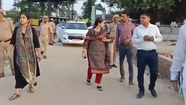 अंबेडकर नगर के कावड़ यात्रा को लेकर डीएम ईशा प्रिया अलर्ट,एसपी प्राची सिंह संग कई मंदिरों और सड़कों का किया निरीक्षण,टाण्डा में कई स्थानों का किया निरीक्षण