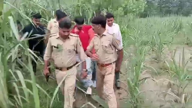 देवबंद ब्रेकिंग....
थाना देवबन्द पुलिस द्वारा बाद पुलिस मुठभेड़ हत्या के मुकदमें में 02 वांछित अभियुक्तगण घायलवस्था में गिरफ्तार...
कब्जे से 02 तमंचे .315 बोर, 04 जिन्दा / 02 खोखा कारतूस .315 बोर एवं 01 मोटरसाइकिल बिना नम्बर प्लेट बरामद...
