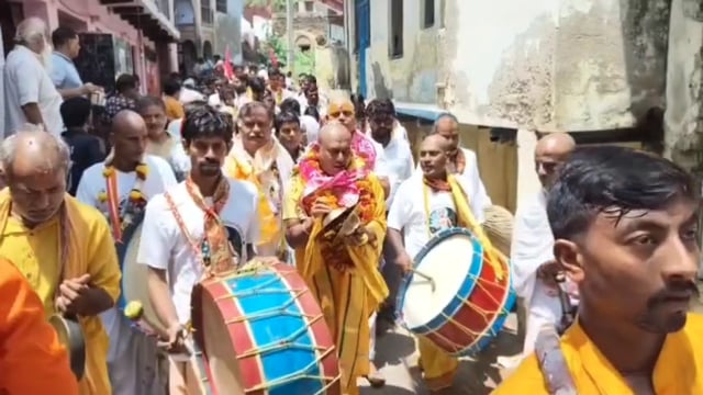 गोवर्धन में मुड़िया पूर्णिमा पर निकली भव्य शोभायात्रा, 1558 से चली आ रही परंपरा का हुआ निर्वहन