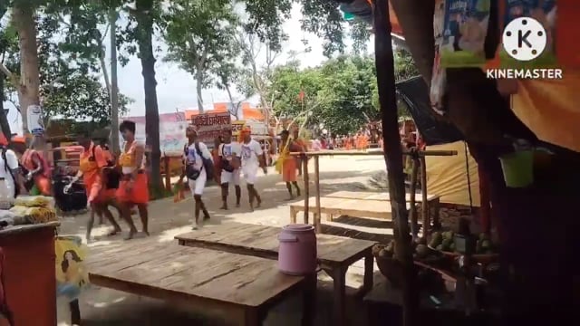विश्व प्रसिद्ध श्रावणी मेला के पहले दिन बाबा बैद्यनाथ पर जल चढ़ाने चले हजारों कांवरिया का जत्था 