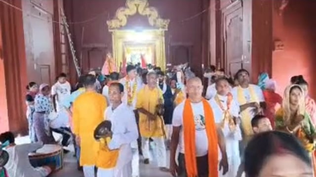 MANT-468 साल पुरानी परंपरा का अद्भुत नज़ारा! गोवर्धन में निकली भव्य, मुड़िया शोभायात्रा,,