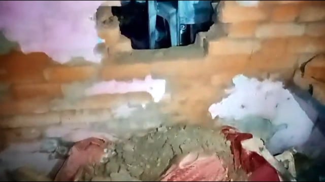 ढका जमीमा घर की दीवार तोड़कर लाखों के जेवर और नकदी पर हाथ साफ, पुलिस जांच में जुटी