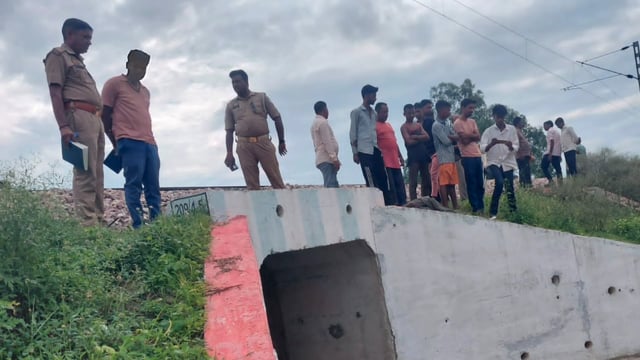निवाजपुर रेलवे पुलिया के नीचे मिला अज्ञात युवक का शव, हत्या या हादसा? पुलिस जांच में जुटी