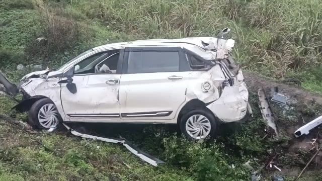 करडखेल पाटी जवळ ईर्टिका कारचा अपघात एक जण ठार तर दोघे किरकोळ जखमी