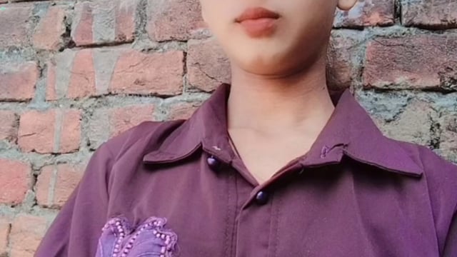 दिनांक 29/07/2026 लगभग सुबह 7:30 बजे या लड़की अपने घर ग्राम रमपुरवा  थाना हरदी जिला बहराइच से राजकीय इंटर कॉलेज स्कूल पढ़ने के लिए निकली थी उसके बाद से जिसका कोई पता नहीं चल रहा है
जनपद बहराइच महसी तहसील क्षेत्र हरदी थाना  अंतर्गत ग्राम पंचायत रमपुरवा के  हाड़नपुरवा  टेपरा की रहने वाली सावित्री पुत्री प्यारे लाल उम्र 14 वर्ष  कि संदिग्ध परिस्थितियों में लापता हो गई । जानकारी के अनुसार छात्रा बुधवार को रोज की तरह घर से राजकीय इंटर कॉलेज रमपुरवा जाने के लिए निकली थी । दोपहर में परिजनों को किसी अन्य छात्र के माध्यम से पता चला कि उनकी बेटी स्कूल ही नहीं पहुंची है । यह जानकारी मिलने के बाद परिजनों में हड़कंप मच गया।  अनहोनी की आशंका जताई उन्होंने संभावित स्थानों पर छात्रा की खोजबीन की लेकिन उसका कही कोई सुराग नहीं लग सका  । थकहार कर परिजनों ने हरदी थाने में पहुंचकर मामले की लिखित शिकायत दर्ज कराई।