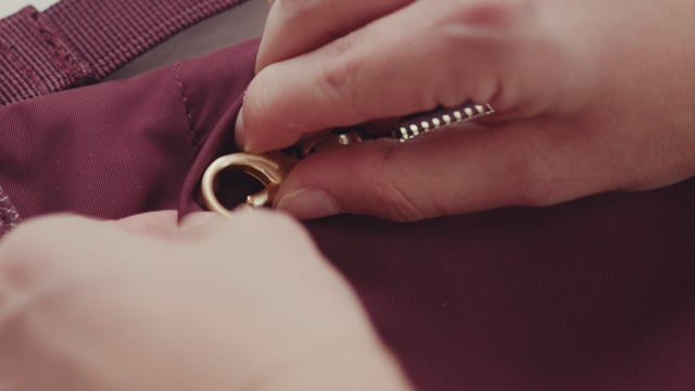 Securtex® Jet Set Anti-Theft Crescent Sling video