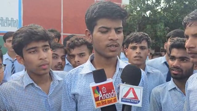पीलीभीत बीसलपुर जवाहर नवोदय विद्यालय में छात्रों का हंगामा, शिक्षकों पर मारपीट के आरोप