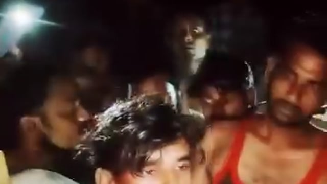 कांट थाना क्षेत्र के दिलावरपुर में एक युवक की चाकू से हमला कर हत्या कर दी जाने की घटना ने पूरे क्षेत्र को झकझोर दिया है।

कांट/शाहजहाँपुर।
31 जुलाई की रात थाना कांट क्षेत्र के पास स्थित ग्राम दिलावरपुर में चाकूबाजी की एक गंभीर घटना सामने आई है। प्राप्त जानकारी के अनुसार, दिलावरपुर में एक युवक को ग्रामीणों ने पकड़ा, जिसने पूछताछ में अपना नाम विशेष समुदाय से होना बताया। उसने अपने पिता का नाम लियाकत और निवासी कांट के पुराने चेयरमैन के घर के पास बताया है।
युवक पर आरोप है कि उसने कमलनैनपुर निवासी गौतम पर चाकुओं से जानलेवा हमला कर हत्या कर दी वारदात की खबर फैलते ही इलाके में हड़कंप मच गया और स्थानीय लोगों का गुस्सा फूट पड़ा।
