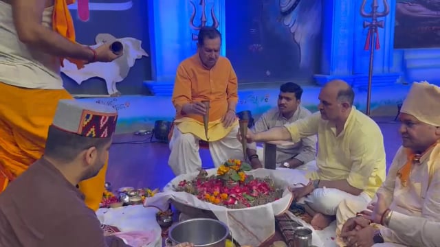 श्रावण के प्रथम दिन प्रियाकान्तजु मंदिर में 21 लाख पार्थिव शिवलिंग निर्माण महाअनुष्ठान का शुभारंभ