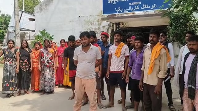 350 रुपये मजदूरी पर बवाल! बगहा में सफाई कर्मियों की हड़ताल, 25 वार्डों में कूड़े का अंबार