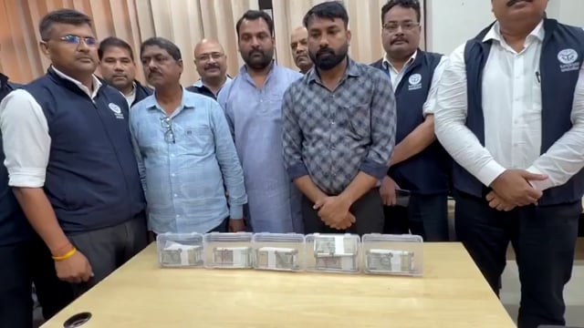 लखनऊ: लखनऊ विकास प्राधिकरण के जोन-5 में तैनात जूनियर इंजीनियर दिनेश वर्मा को विजिलेंस टीम ने 7