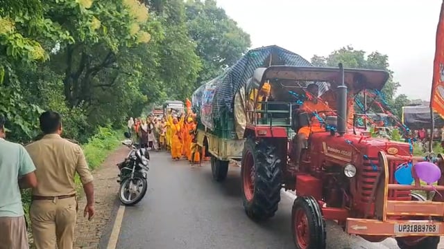 कटोरिया से बड़े बाबा के लिए रवाना