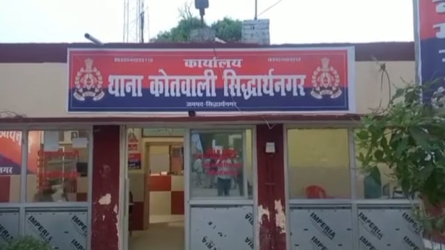 सिद्धार्थनगर में संदिग्ध मौत पर बवाल, पत्नी और कथित प्रेमी पर हत्या का आरोप, पोस्टमार्टम हाउस के बाहर सड़क जाम