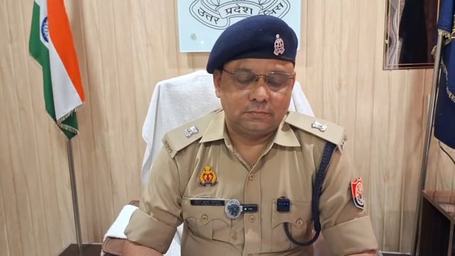 *गहमर पुलिस मुठभेड़ प्रकरण में  जानकारी देते अपर पुलिस अधीक्षक ग्रामीण अतुल सोनकर*