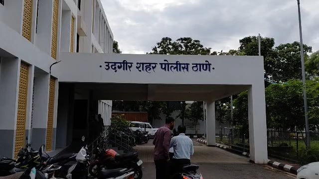 कार घेण्यासाठी विवाहितेचा पाच लाखांसाठी छळ,आठ लोकांवर गुन्हे दाखल