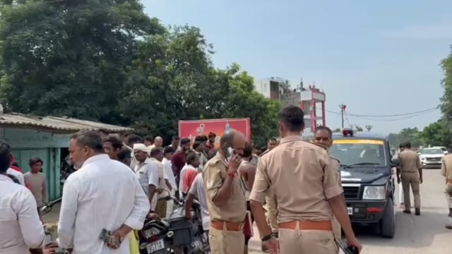 सिद्धार्थनगर: बंद मकान में बिस्तर में लिपटा मिला विवाहिता का शव, पति-सास पर छोड़कर फरार होने का आरोप