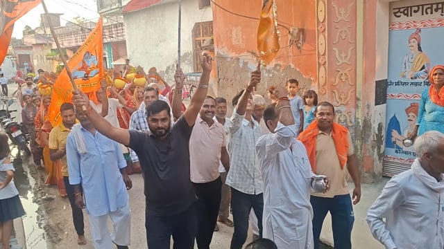 मेरठ सैफपुर फिरोजपुर में भगवान शिव की शोभायात्रा धूमधाम से निकाली गई।