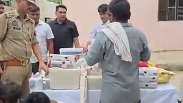 थाना एत्मादपुर पुलिस ने अभी असलहा निर्माण फैक्ट्री  किया भंडाफोड़ फिरोजाबाद बॉर्डर के छोटा सुरेरा जंगल में पांच गिरफ्तार