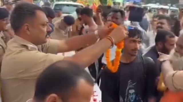 हरिद्वार! में उमड़ा आस्था का सैलाब! डी एम और एस एस पी ने फूल मालाओं से किया स्वागत!