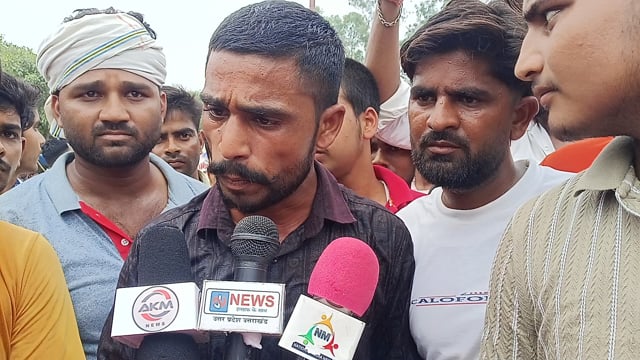 कांट हाईवे जाम कर दिया पब्लिक की एक ही की मांग अपराधी हमारे हवाले कर दो शाहजहांपुर