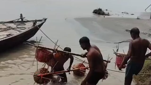 पहले सावन सोमवार पर शारदा नदी पर उमड़ा कांवड़ियों का सैलाब, सुरक्षा व्यवस्था रही चाक-चौबंद