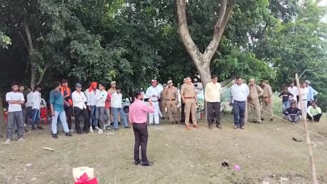 धनाराघाट शारदा नदी पर पहुंचे डीएम-एसपी, कांवड़ियों की सुरक्षा व्यवस्था का लिया जायजा