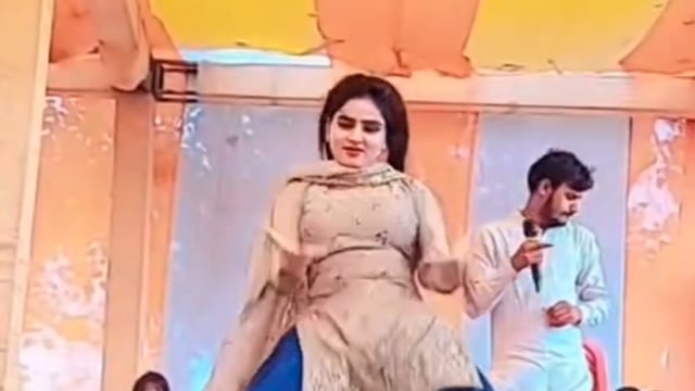 गोवर्धन के शिलान्यास कार्यक्रम में फिल्मी व हरियाणवी डांस का वीडियो शोशल मीडिया पर हुआ वायरल