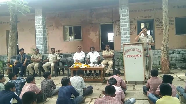 हंडरगुळी येथे महाविद्यालयात विद्यार्थी पोलीस संवाद उपक्रम,वाढवणा पोलिसांनी केले सविस्तर मार्गदर्शन